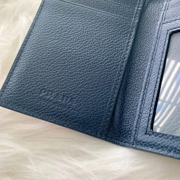 Prada | Men’s Leather Slim Wallet - Picture 5 of 5